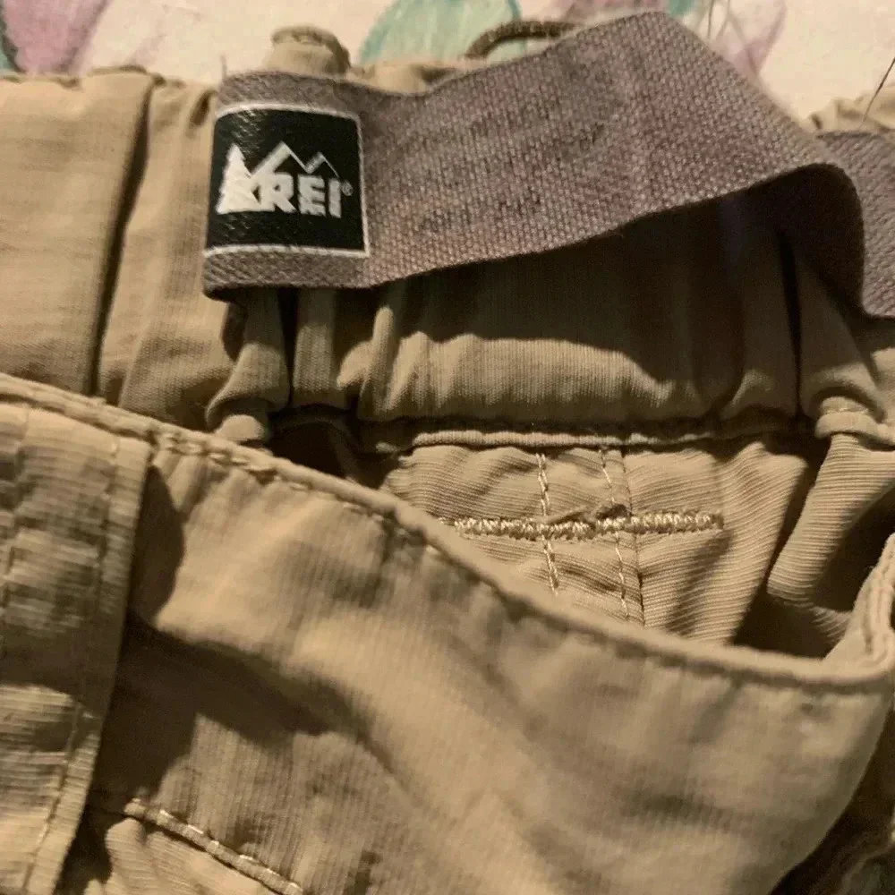 Rei Mens Everyday Tan Cargo Shorts Size Medium With Pockets and 30 Long - Picture 5 of 16